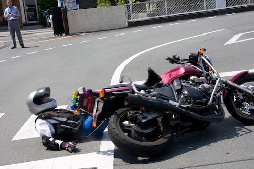 二輪車用エアバッグ エアバッグ ジャケット のデモンストレーションを開催 職員ブログ 上池自動車学校 浜松市で自動車運転免許をとるなら 浜松のまちなか教習